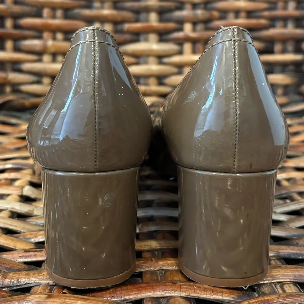 kate spade Taupe Patent Block Heel Pumps with Bow in size 8.5